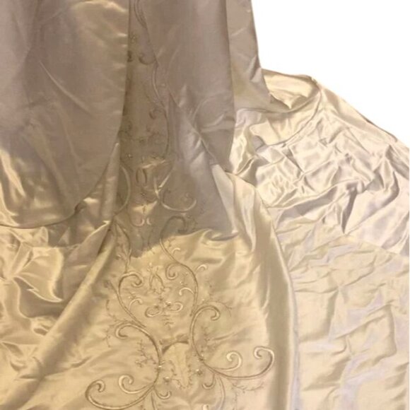 Davids Bridal Strapless Satin A-Line Wedding Gown With Embroidered Train Size 10 - Picture 9 of 13